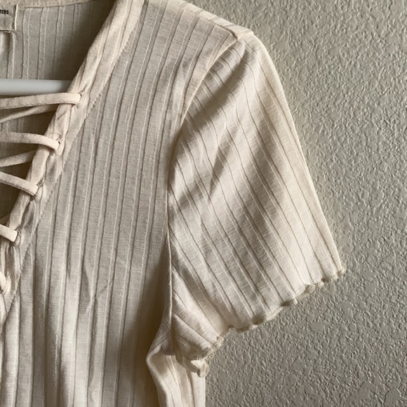 🌻3/$25 Urban Outfitters tee - Picture 3 of 5